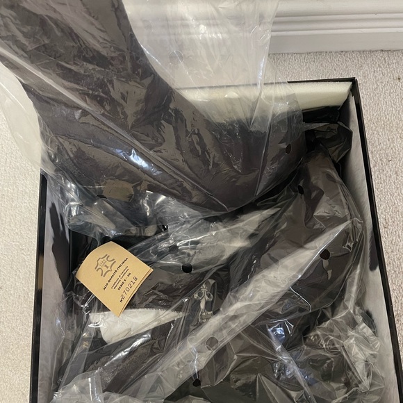 Original Real suede boots by Donald J Pliner - Picture 5 of 9